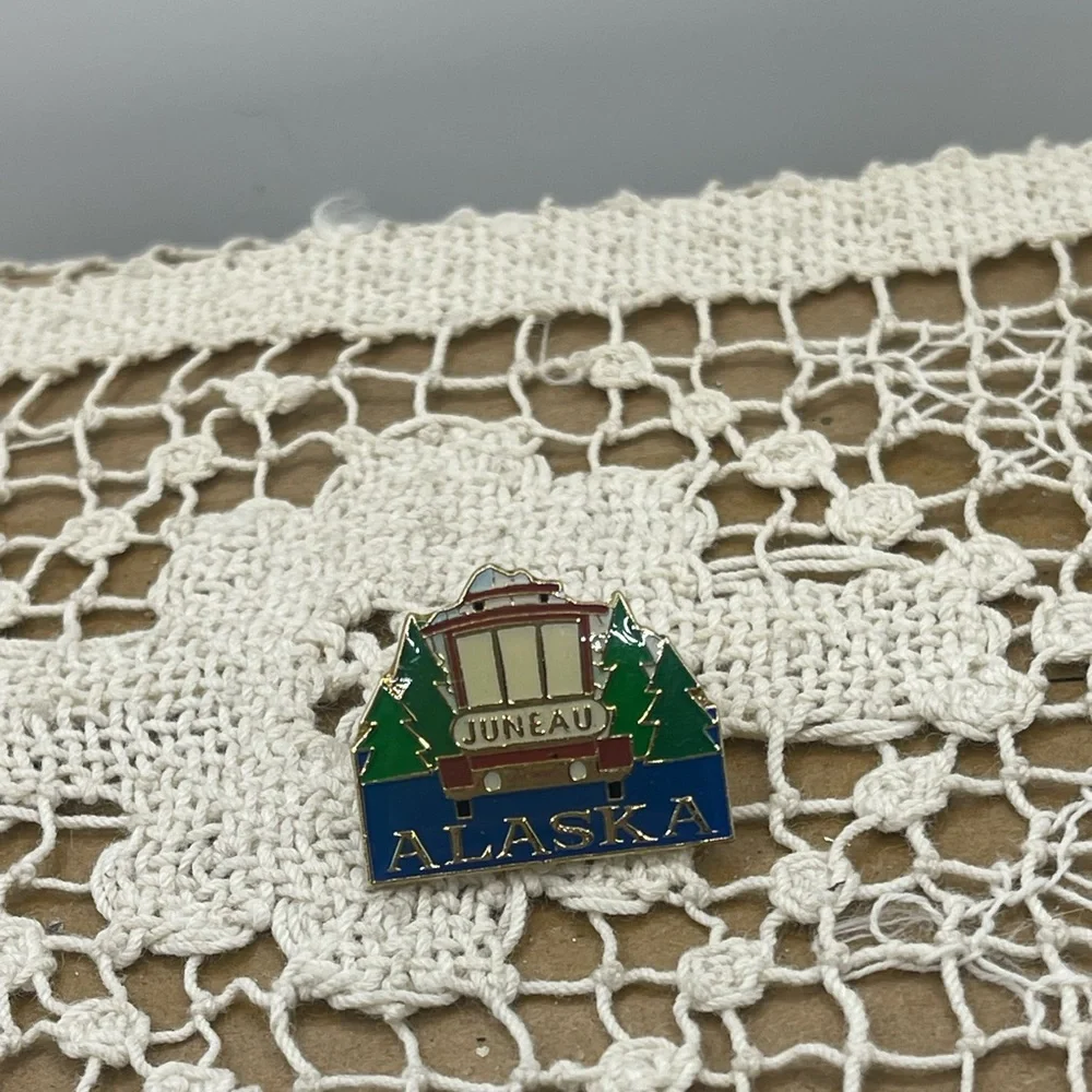 Alaska Souvenir‎ Pin